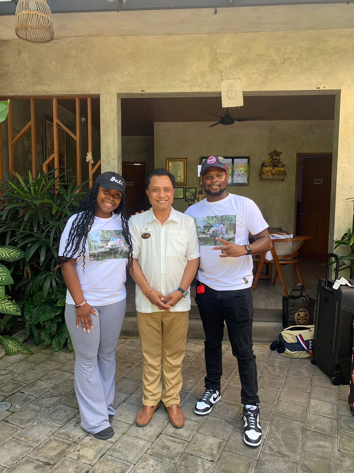 ABV - Guest Experiences - Enjoying Floating Breakfast - Rhaven Richardson - 2