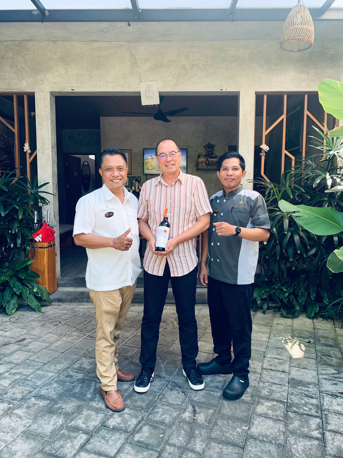 ABV - Guest Experiences - Gift White Wine 9 Nights Stay Dr. Ullrich Shih - 1